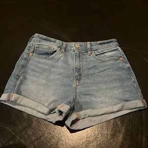 Blue high rise American Eagle jean shorts size 4 women’s.